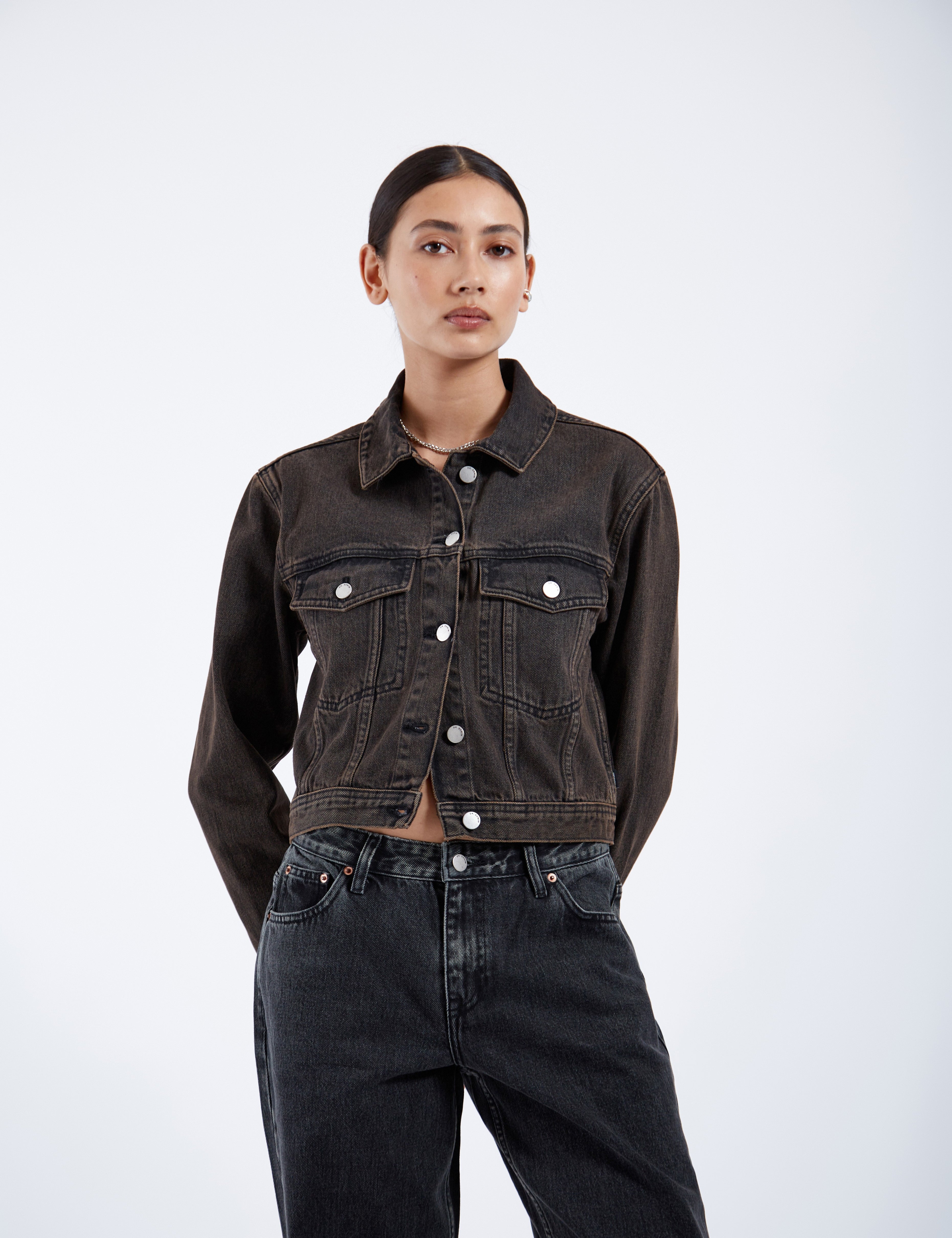 DrDenim_FW25_Product_Pictures_Becky_Jacket_Jet_Brown_1219.jpg