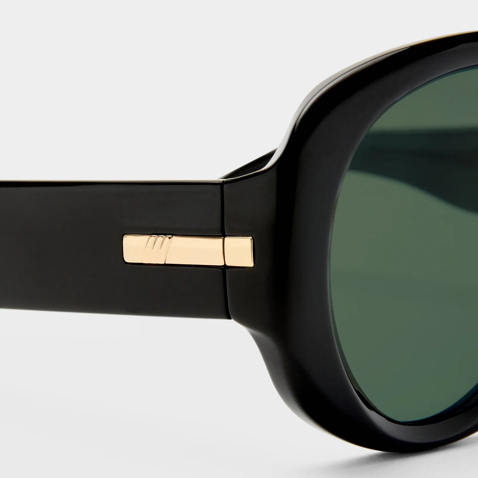 dreamboat-black-le-specs-4.webp