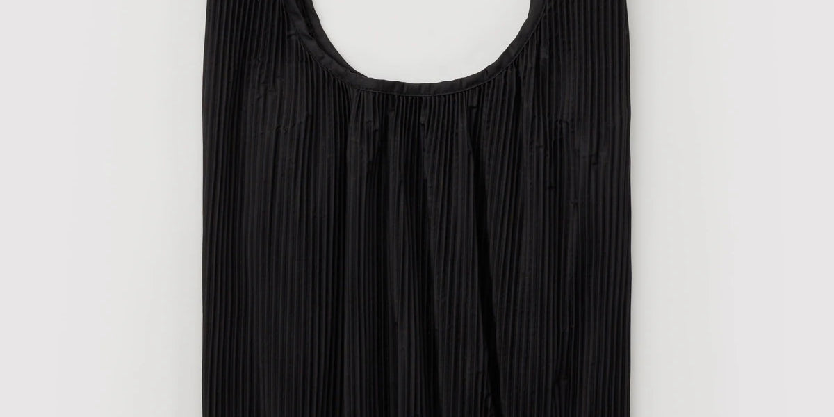 pleatedbaggu_black_1_f8b35934-7d25-432b-ad08-ff2602f07761.webp